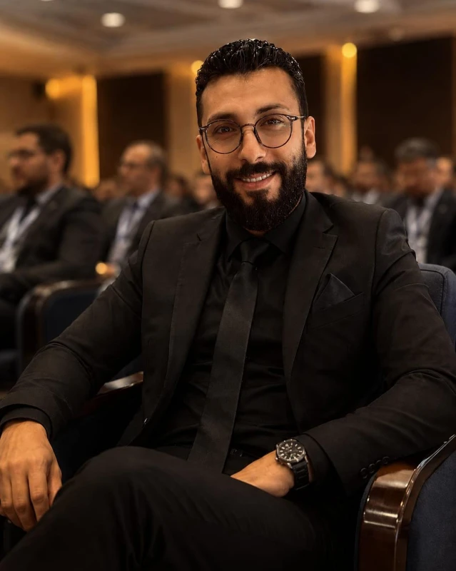 الأستاذ أحمد صلاح الدين اللباد